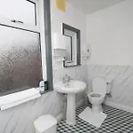 Woodville Centre By Oyo 3* Leeds (West Yorkshire)