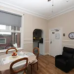 Nocleg ze śniadaniem Woodville Centre By Oyo 3*