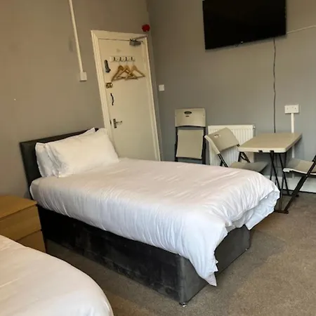 Bed & Breakfast Woodville Lodge Leeds - Free Parking, Direct Bus To City Centre 3*