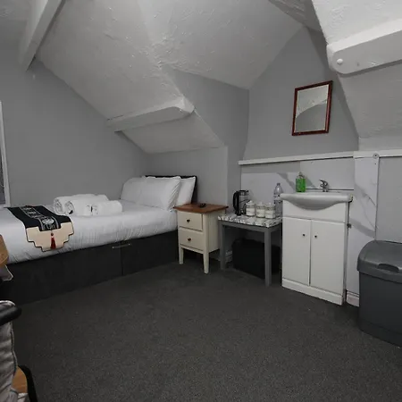 Woodville Centre By Oyo 3* Leeds (West Yorkshire)