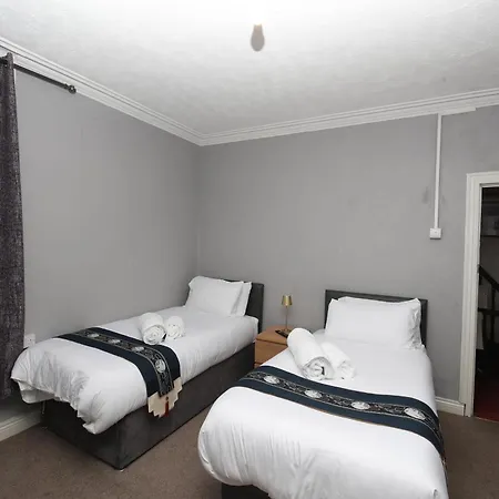 Woodville Centre By Oyo Leeds (West Yorkshire)
