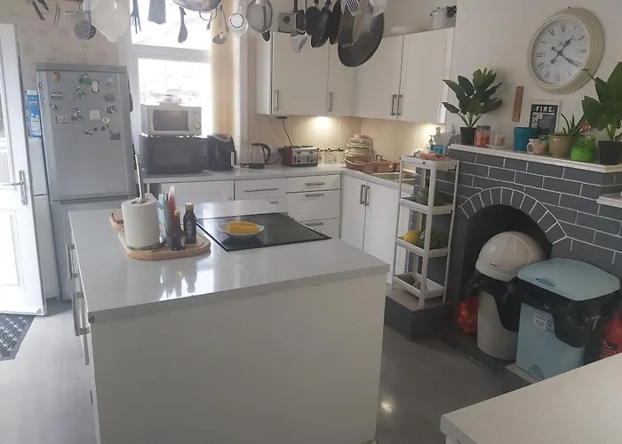 Bed & Breakfast Woodville - Free Parking, Direct Bus To Centre Leeds (West Yorkshire)