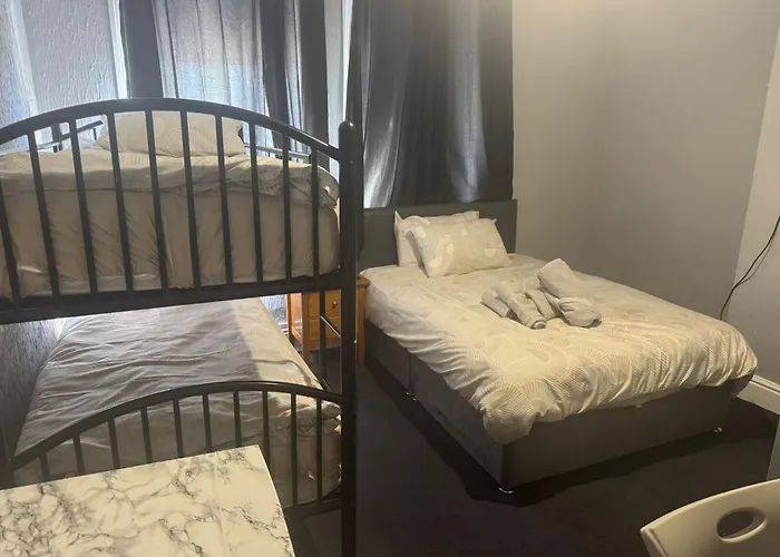 Woodville Lodge Leeds - Free Parking, Direct Bus To City Centre