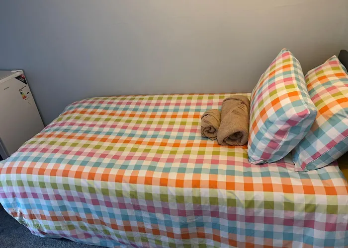 Woodville Lodge Leeds - Free Parking, Direct Bus To City Centre Bed & Breakfast Leeds (West Yorkshire)