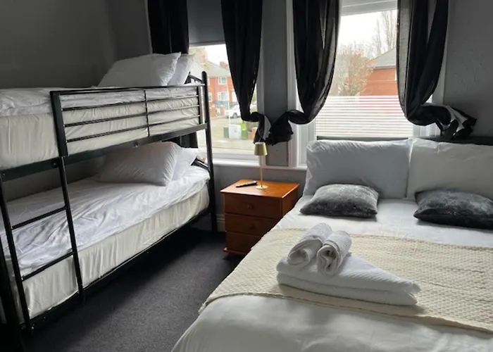 Woodville - Free Parking, Direct Bus To Centre Leeds (West Yorkshire)