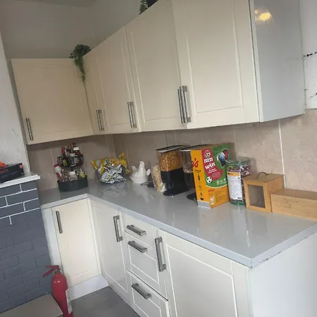 Woodville By Oyo Bed & Breakfast Leeds (West Yorkshire)