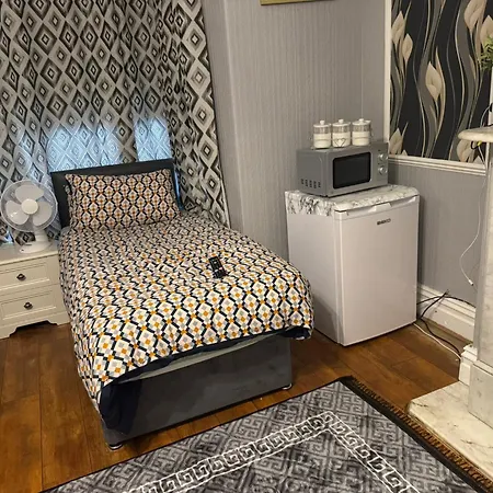 Bed & Breakfast Woodville By Oyo Leeds (West Yorkshire)