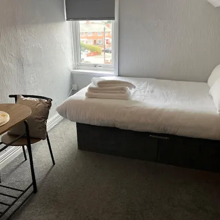 OYO Woodville Lodge Leeds