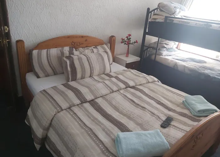 OYO Woodville Lodge Leeds