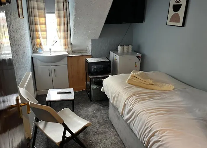 OYO Woodville Lodge Leeds