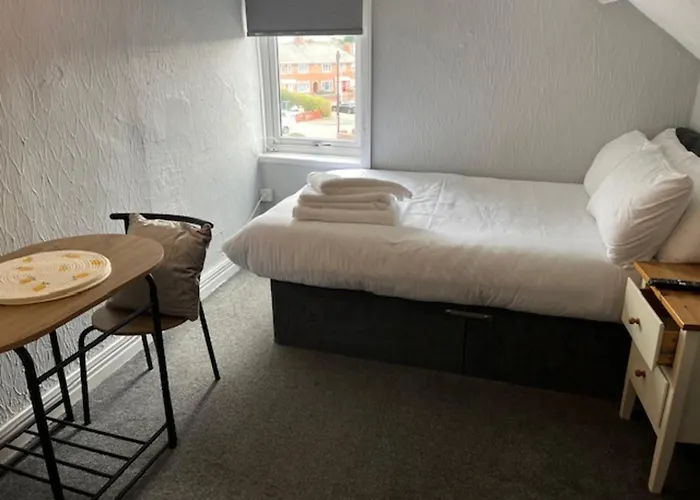 OYO Woodville Lodge Leeds