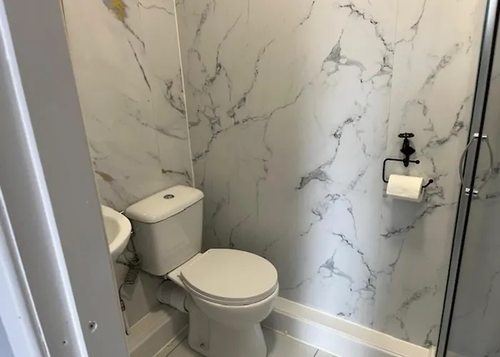 Couette-café OYO Woodville Lodge Leeds 3*