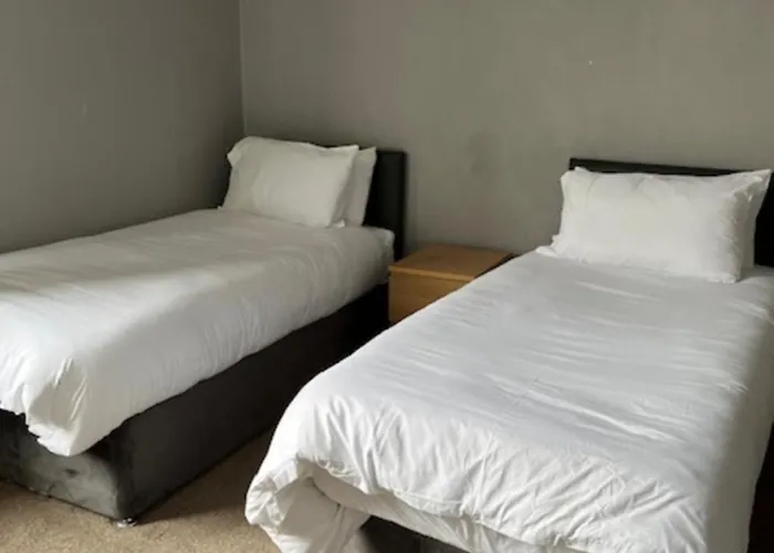 OYO Woodville Lodge Leeds 3*